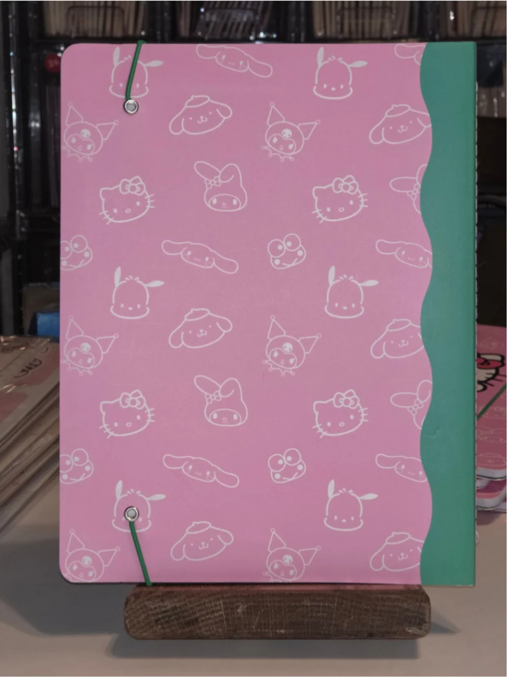 NB-2484 Sanrio Hello Kitty 2027 17-Month Planner Flex Cover 7.5x10